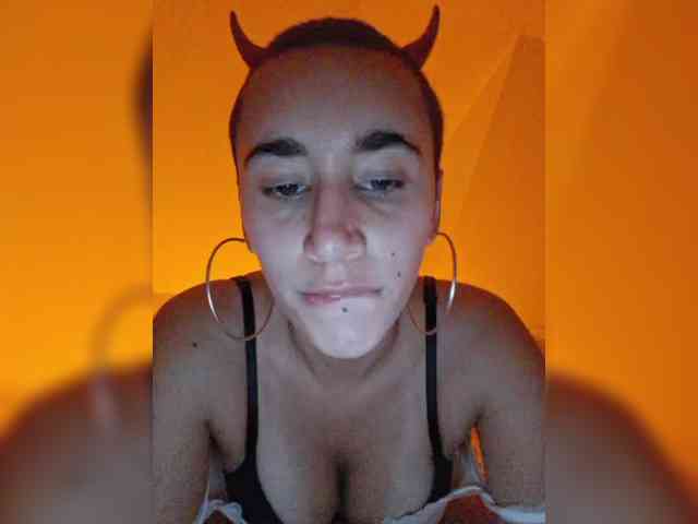 AntoniaDilune webcam