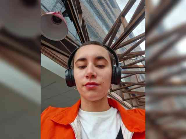 AntoniaDilune webcam