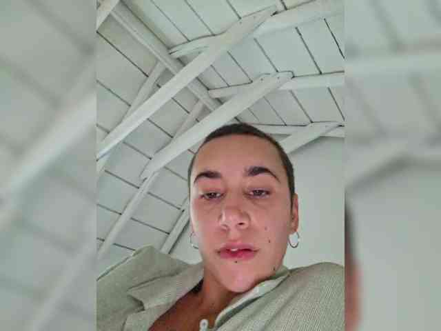 AntoniaDilune webcam