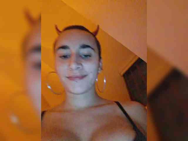 AntoniaDilune webcam