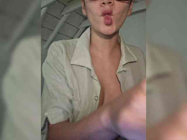 AntoniaDilune webcam