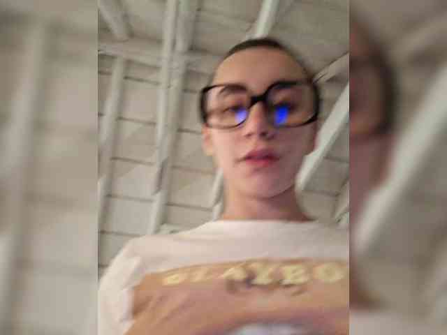 AntoniaDilune webcam