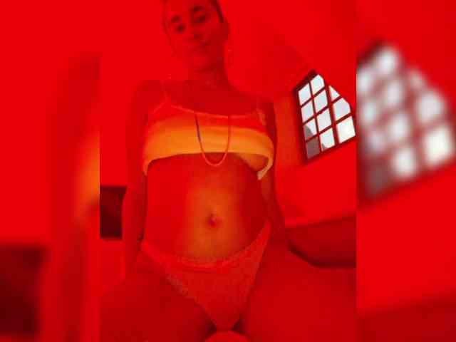 AntoniaDilune webcam