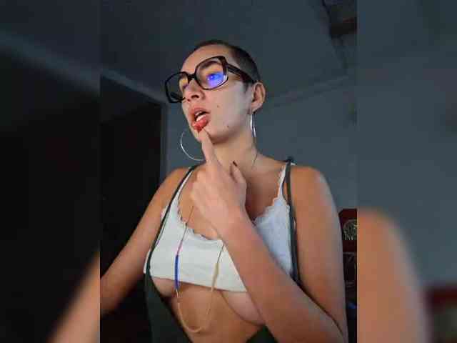 AntoniaDilune webcam
