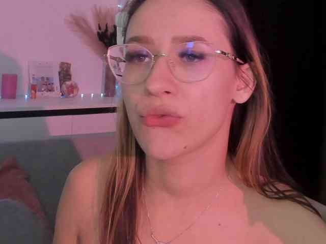 NicoleIris webcam