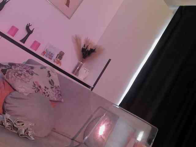 NicoleIris webcam