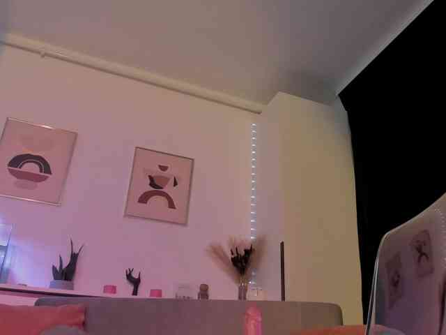 NicoleIris webcam