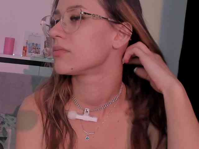 NicoleIris webcam