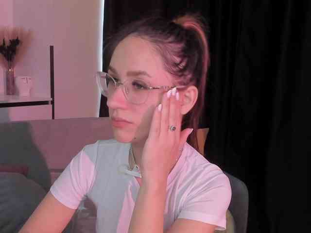 NicoleIris webcam