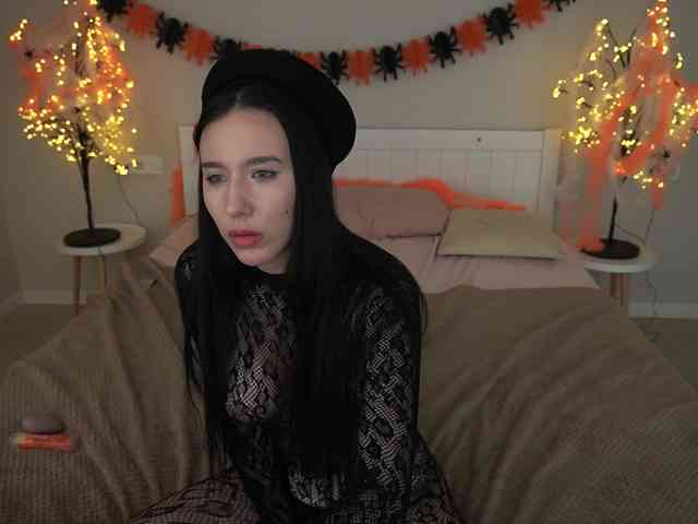 NikkiGold webcam