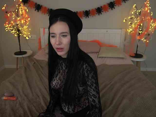 NikkiGold webcam