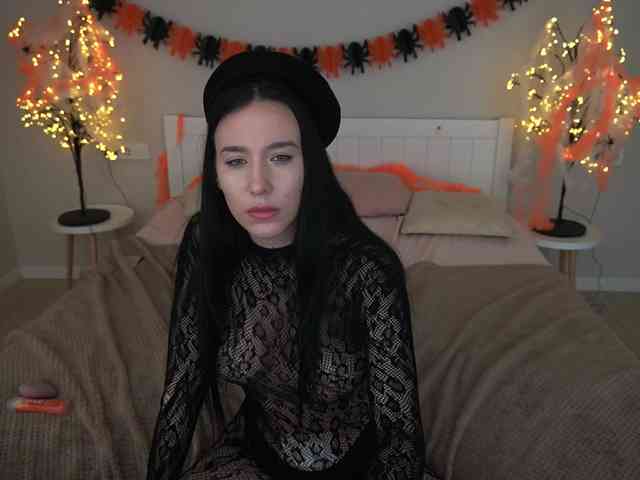 NikkiGold webcam