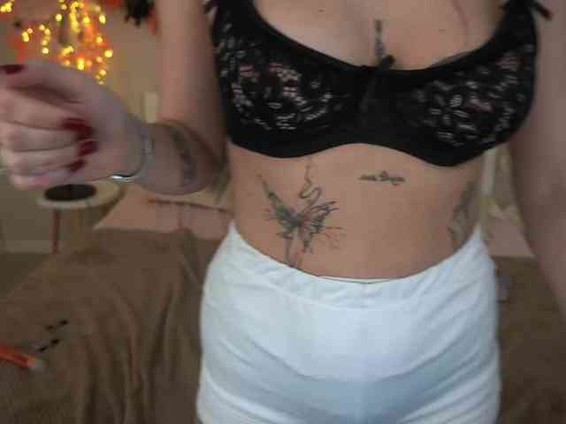 NikkiGold webcam