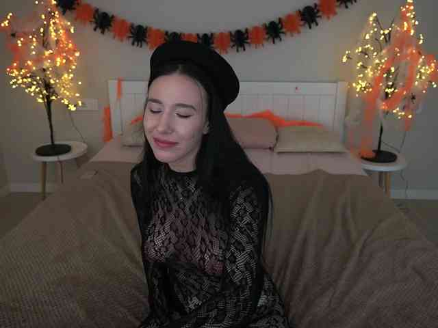 NikkiGold webcam