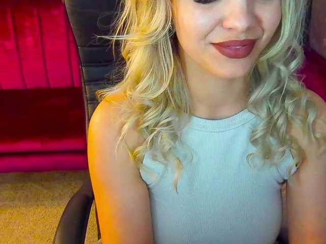 SashaBlooms webcam
