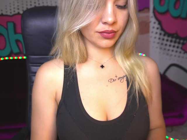 SashaBlooms webcam