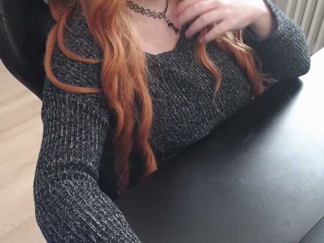 Celina-Rose ist ein weiteres deutsches Camgirl, das live verfügbar ist