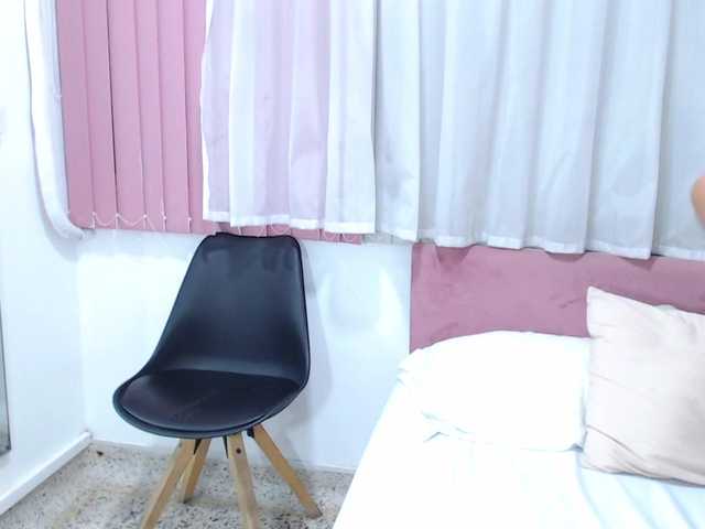 KhendraOwen webcam