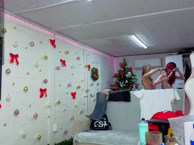 Entra en el chat con el modelo Na-izi Na-izi