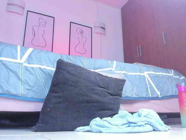 Yiovanna webcam