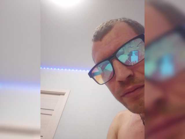 Entrez le videochat erotique avec le
modèle VCHELSIV VCHELSIV