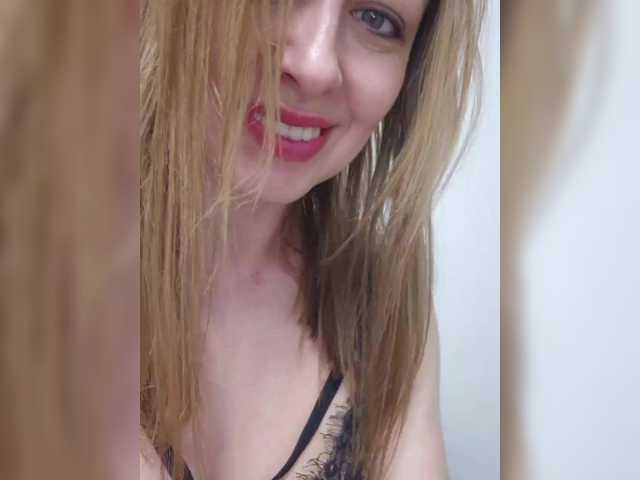 Entra en el chat con el modelo VCHELSIV VCHELSIV