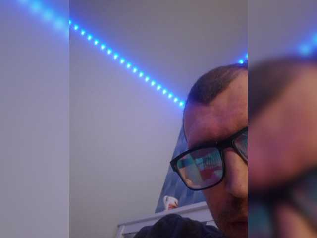 Entrez le videochat erotique avec le
modèle VCHELSIV VCHELSIV