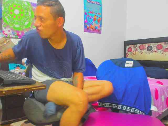 yournaughtyandsexyprince webcam