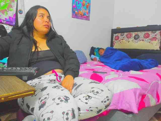 yournaughtyandsexyprince webcam