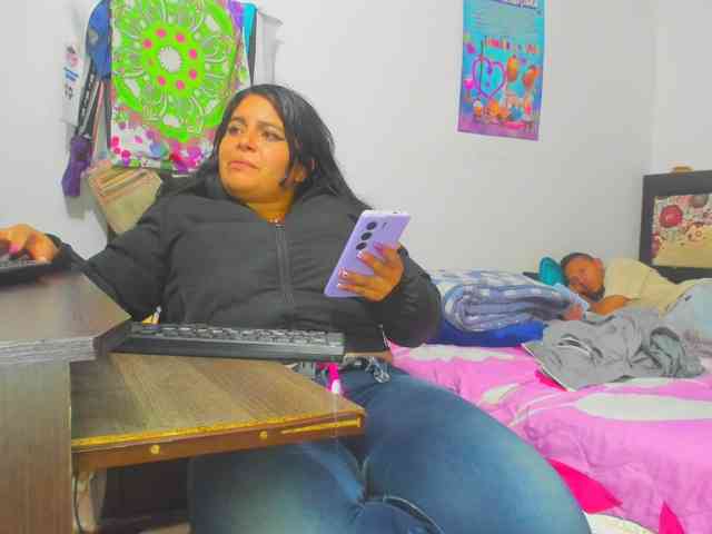 yournaughtyandsexyprince webcam
