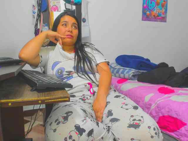 yournaughtyandsexyprince webcam