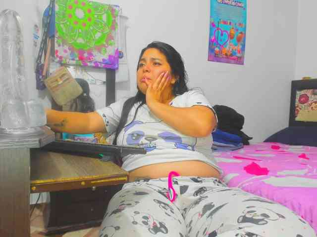 yournaughtyandsexyprince webcam