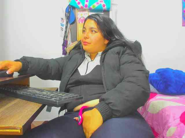 yournaughtyandsexyprince webcam