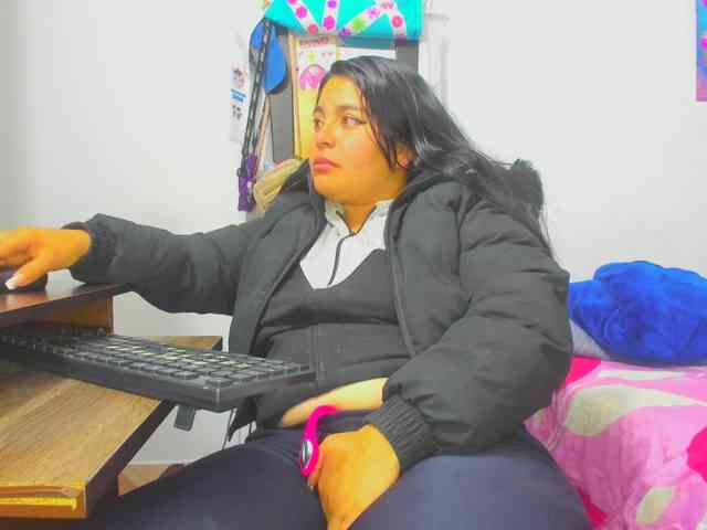 yournaughtyandsexyprince webcam