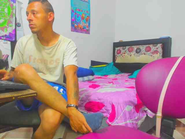 yournaughtyandsexyprince webcam