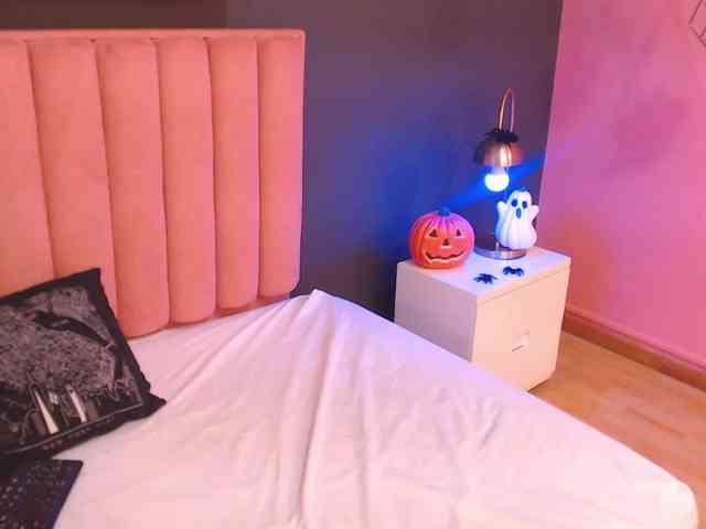 CrystalWoods94 webcam