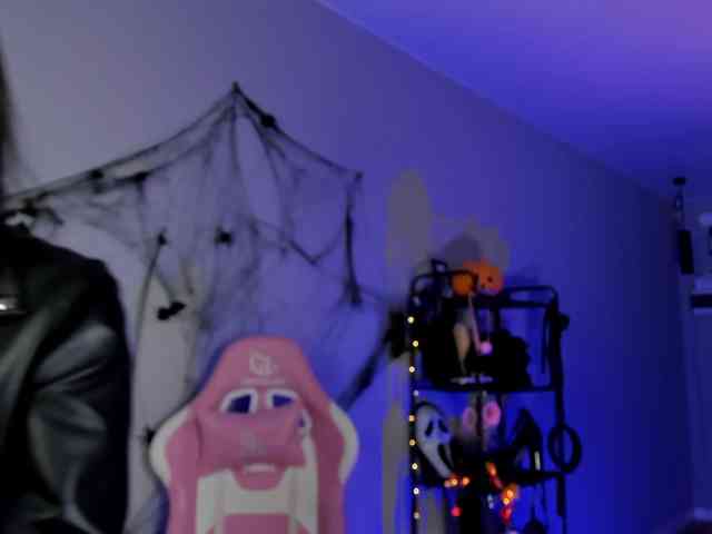 Anna-Darkness webcam