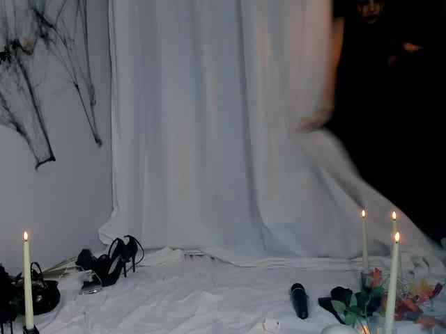 Anna-Darkness webcam