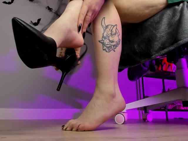 Anna-Darkness webcam