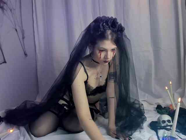 Anna-Darkness webcam