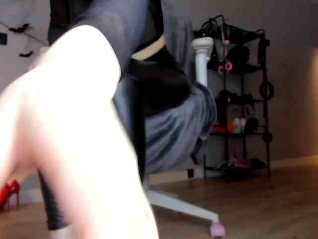 Anna-Darkness webcam
