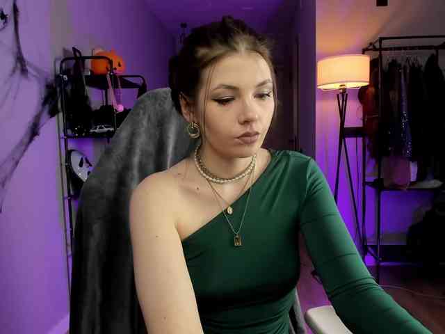 Anna-Darkness webcam