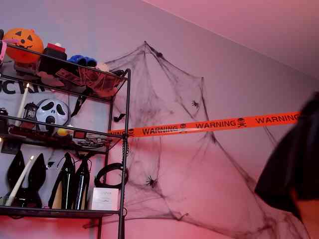 Anna-Darkness webcam