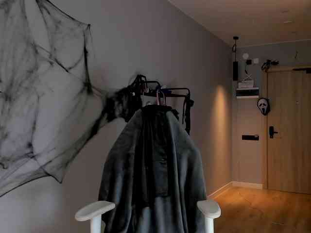 Anna-Darkness webcam