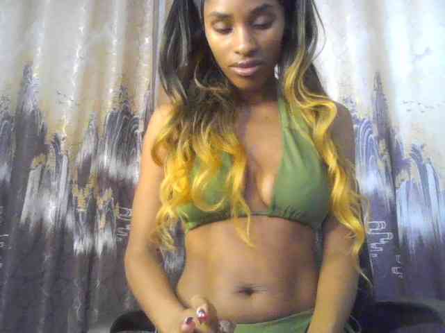 HappyLoverxo webcam