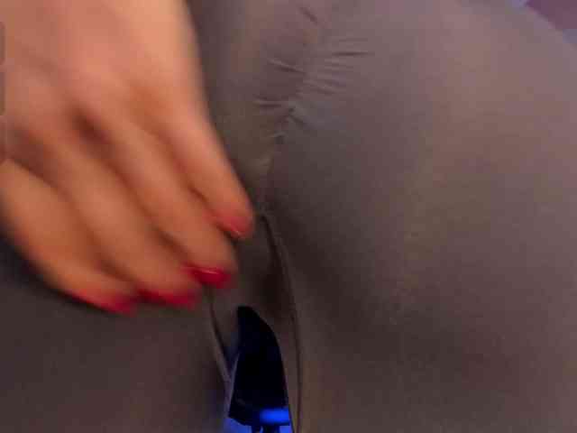 MiaFarrell webcam