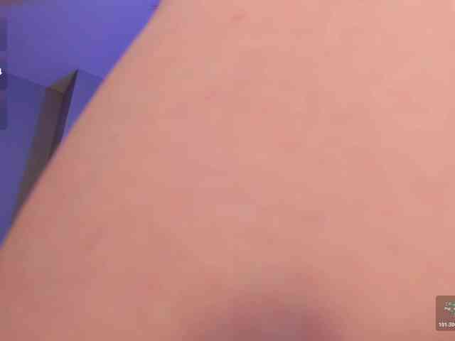 MiaFarrell webcam
