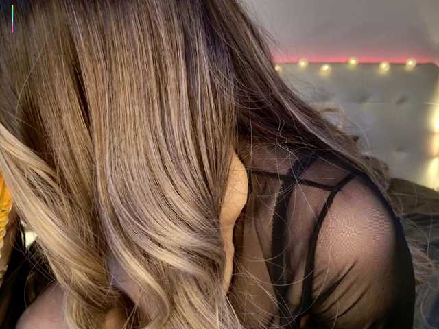 Vai a chattare su LustElise LustElise