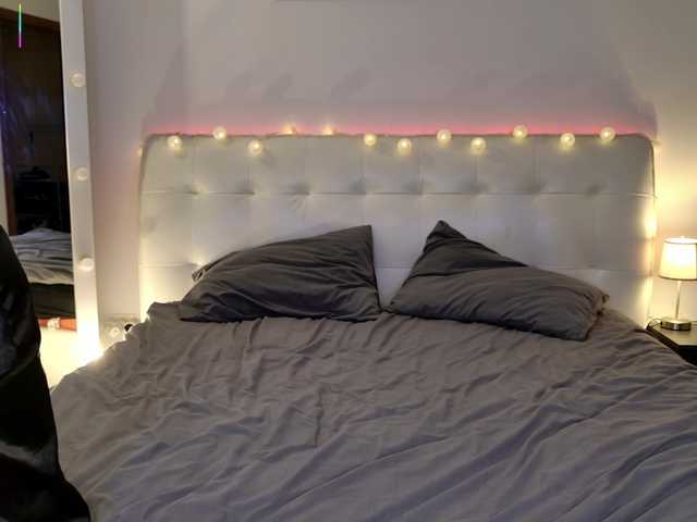 Vai a chattare su LustElise LustElise