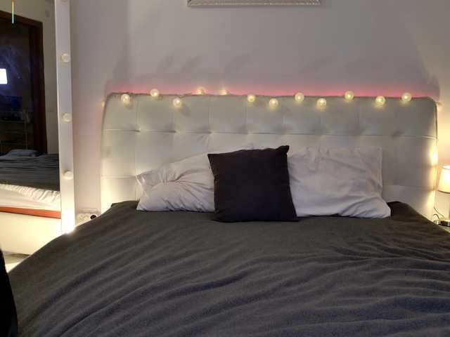 Vai a chattare su LustElise LustElise